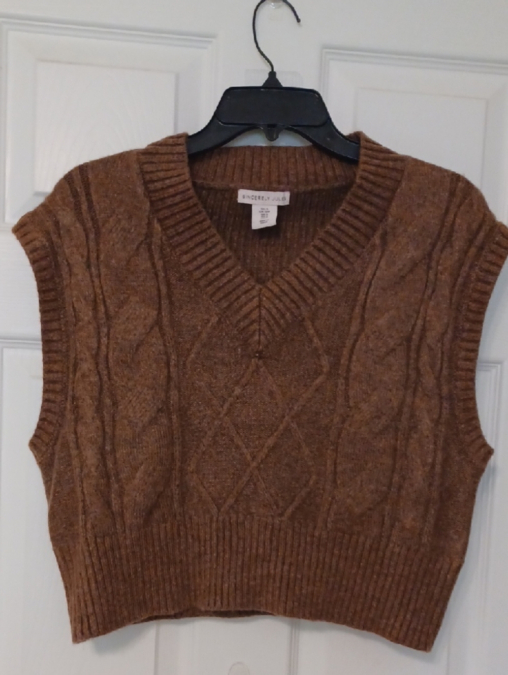 Sincerly Jules sz S, Brown Cable-Knit V-Neck Sweater Vest